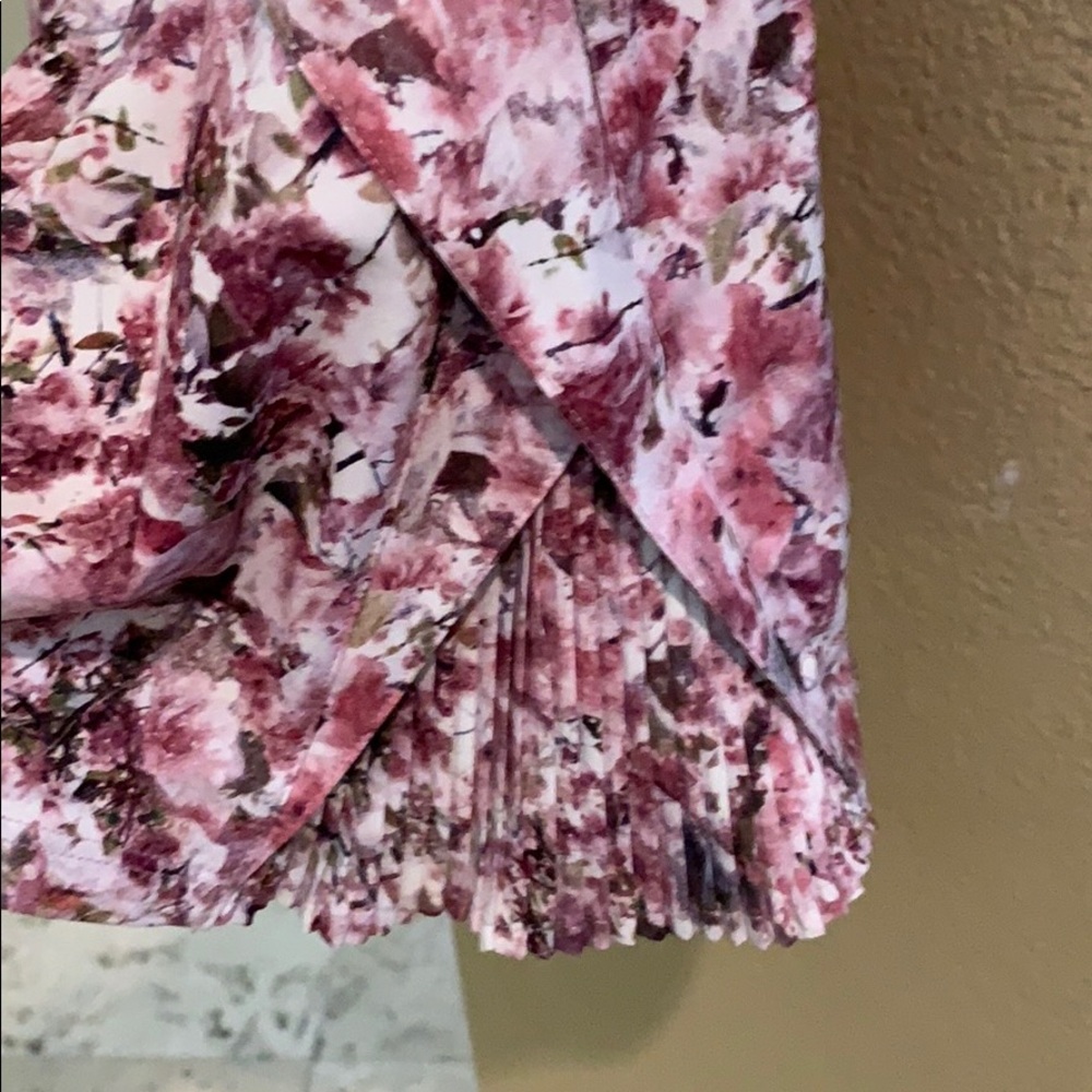 Lululemon “Play off the Pleats” tennis skirt.